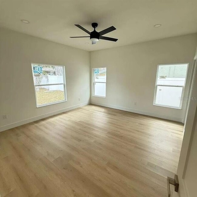 Building Photo - 13277 Center Ave