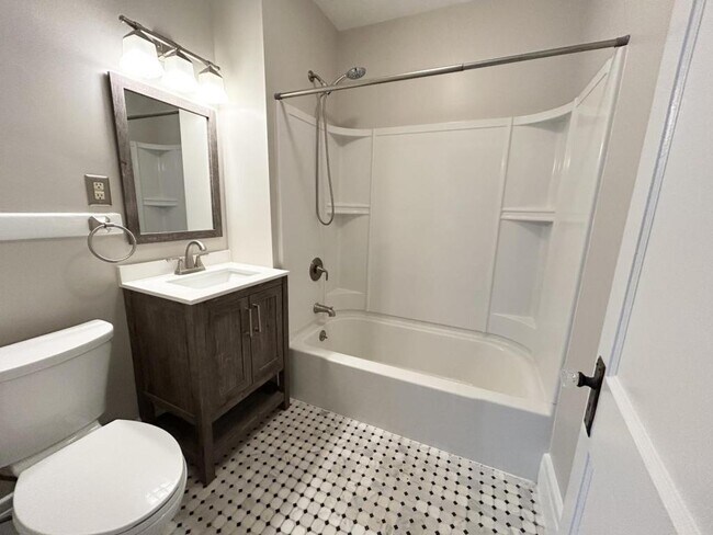 Building Photo - 214 Woodbine Ave