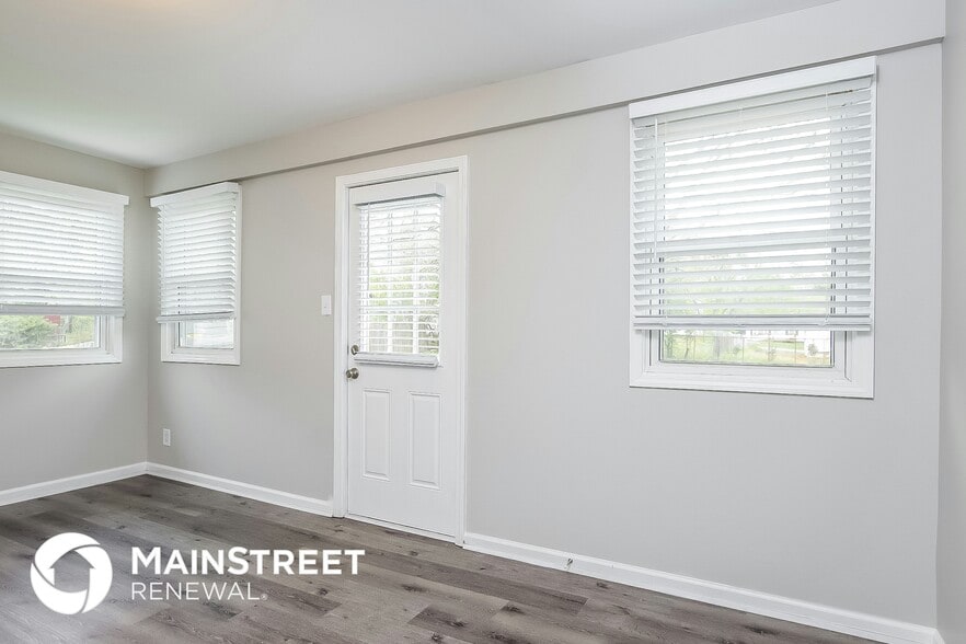 Building Photo - 515 Forrest St