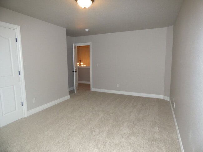 Building Photo - 5 Bedroom Home in South Salem! Near I-5