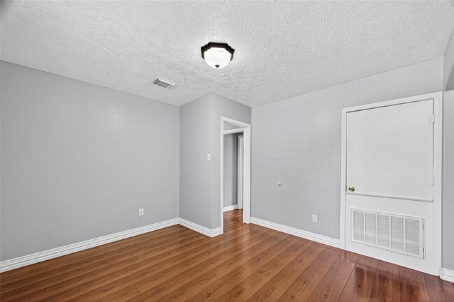 Building Photo - 5012 Ratama St