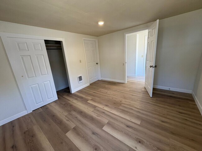 Building Photo - 52563 Doe Ln