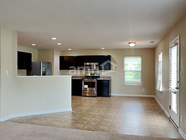 Building Photo - 7161 Lakeland Trails Blvd