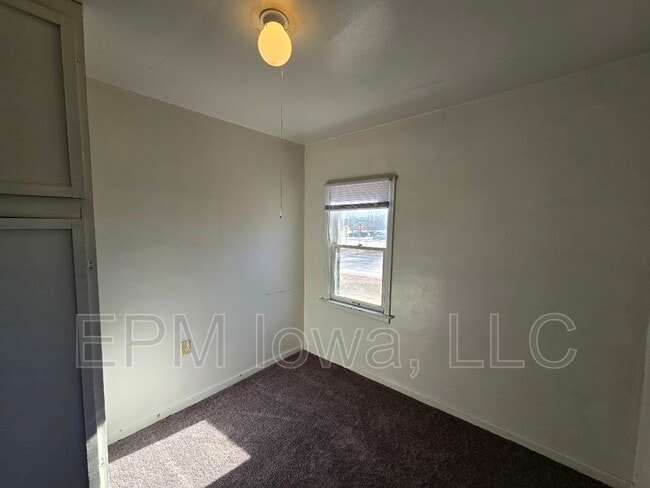 Building Photo - 158 S Roosevelt Rd