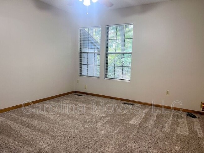Building Photo - 214 Brookside Dr