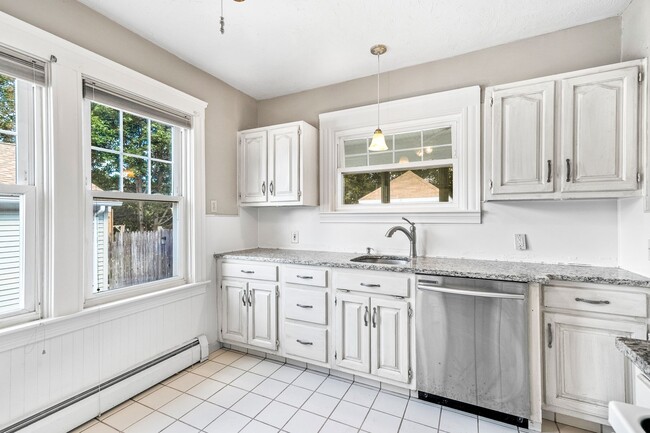Building Photo - Bright & Comfortable North Providence Sing...