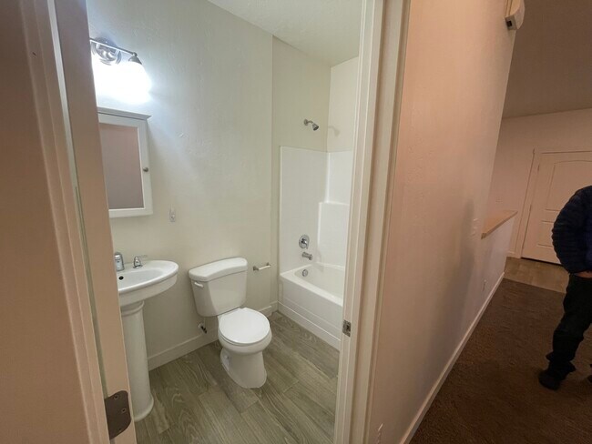 Building Photo - 214 S Dewey Ave