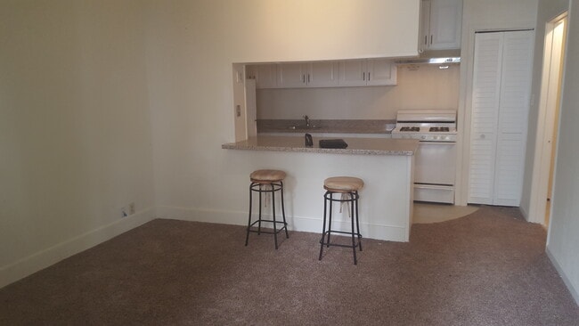 Building Photo - Victorian one bedroom apartment in Noe Val...