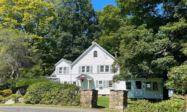 Building Photo - 301 Haviland Rd