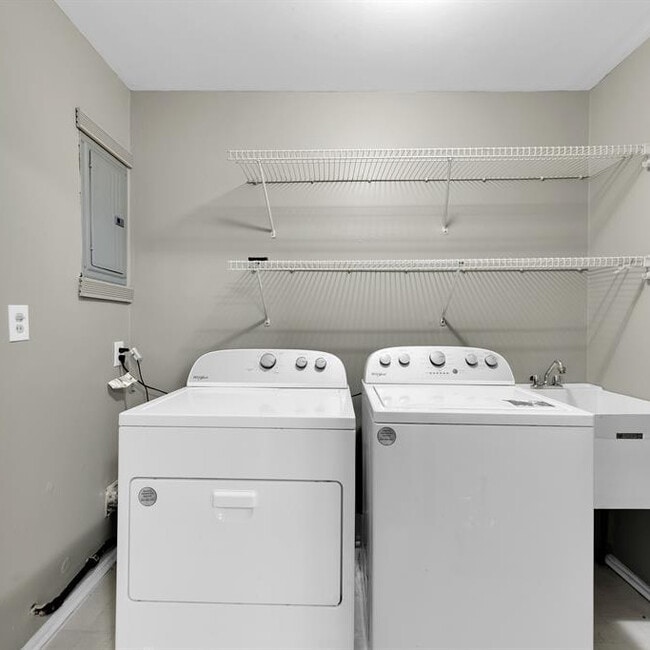 Building Photo - 9082 Louise St