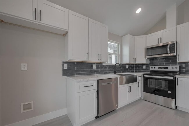 Building Photo - 837 22nd St