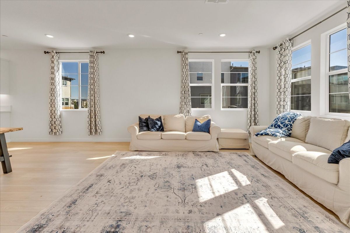 Building Photo - 27116 Vly Oak Pl