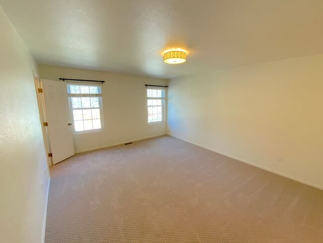 Building Photo - 2 Bedroom Townhome Available Near W Cheyenne Blvd & S Nevada Ave