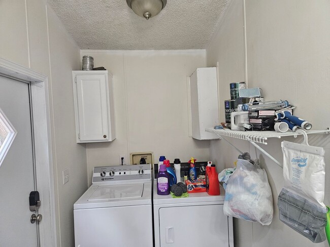 Building Photo - Great unfurnished 3 Bedroom, 2 bath home located in Sneads Ferry