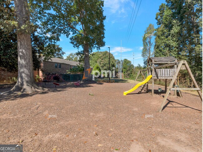 Building Photo - 3083 Colonial Way