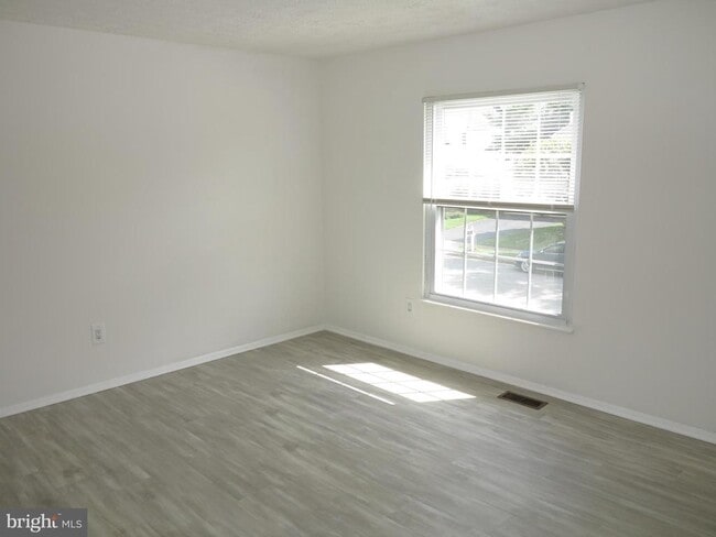 Building Photo - 8406 Woodford Ct