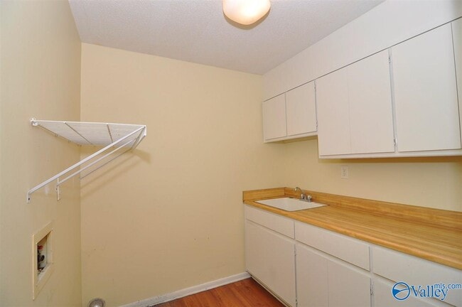 Building Photo - 9405 Hartwick Cir SE