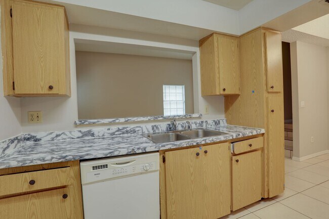 Building Photo - 370 Springdale Dr