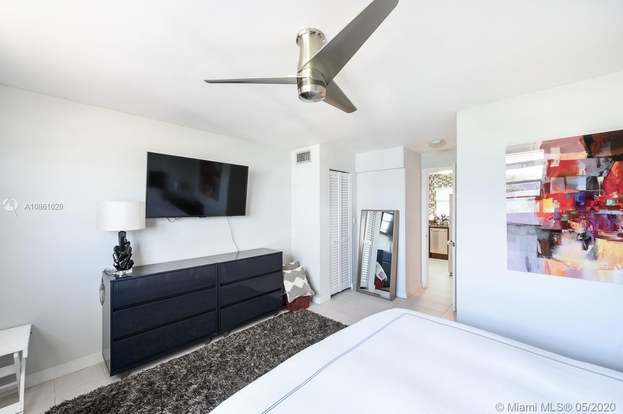 Building Photo - 1357 Collins Ave