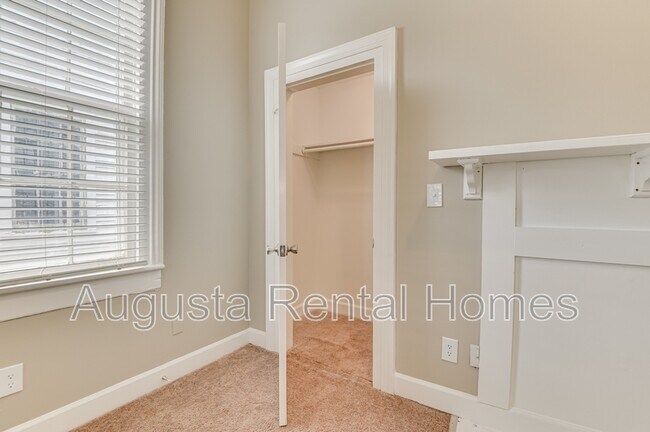 Building Photo - 515 3rd St