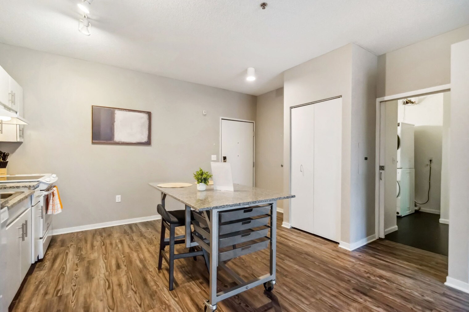 Building Photo - 616 Washington Ave S