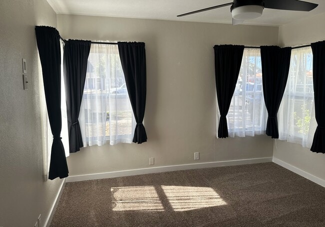 Building Photo - 338 S F St