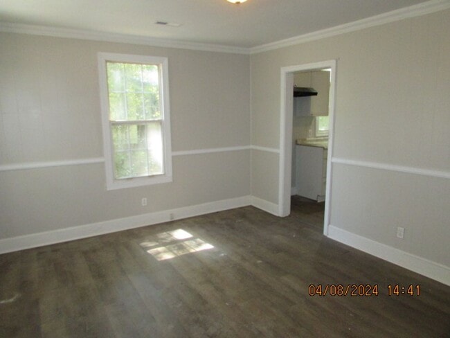Building Photo - Updated Home