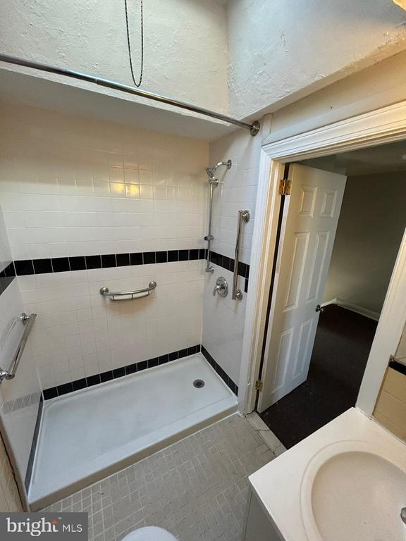 Building Photo - 330 W 21st St