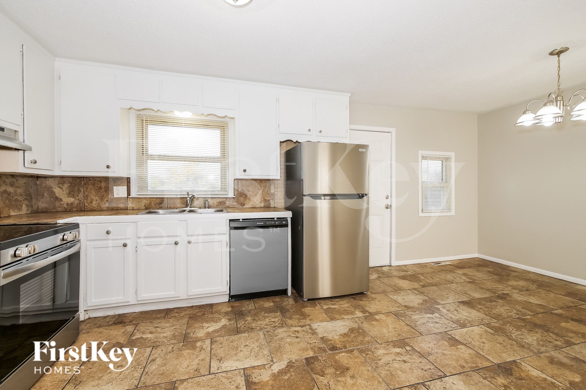 Building Photo - 9404 White Ave