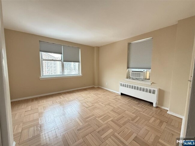 Building Photo - 1450 Palisade Ave