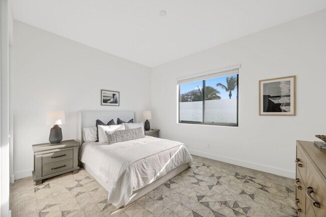 Building Photo - 2201 Florida Blvd