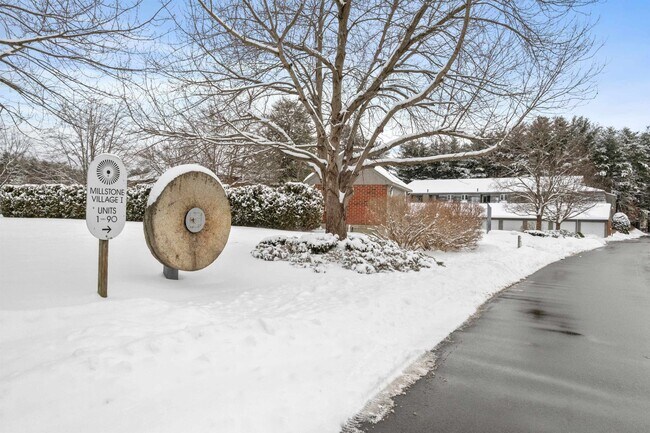 Building Photo - 5 Blackstone Dr