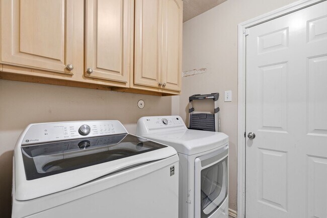 Building Photo - 10134 W Temple Dr