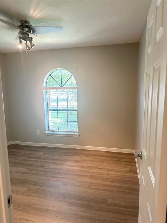 Building Photo - 1102 Serenada Dr