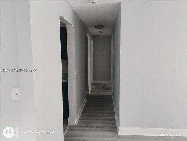 Building Photo - 4321 W Hallandale Beach Blvd