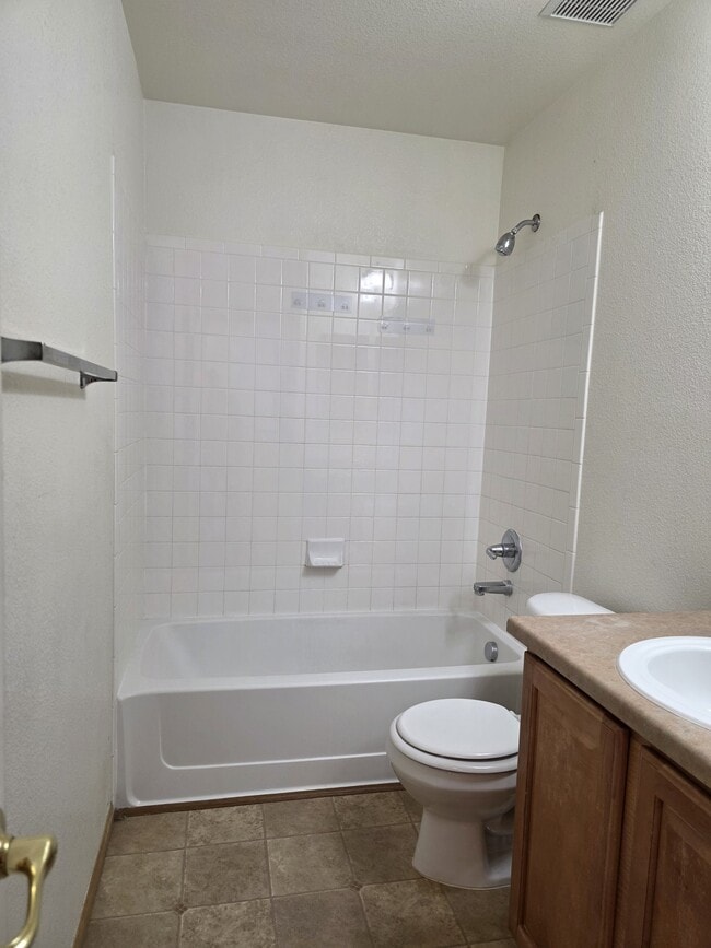 Building Photo - 5781 Ceylon St