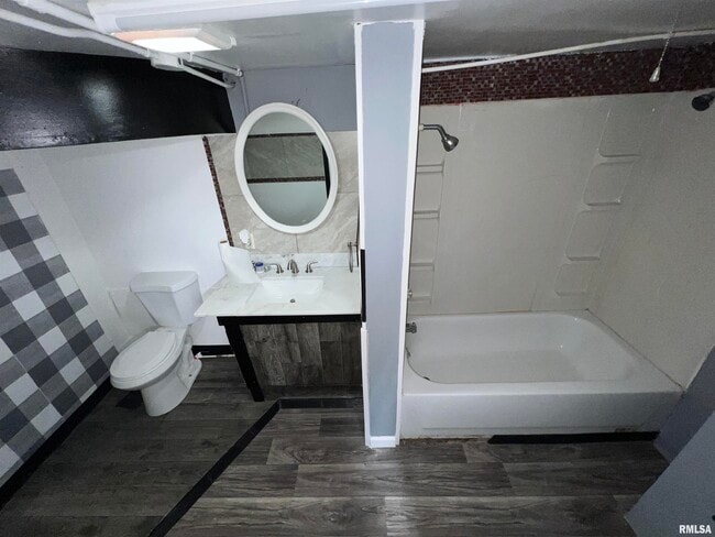 Building Photo - 416 W Main St