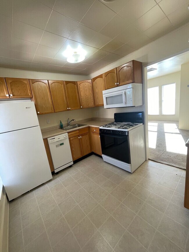 Building Photo - 516 N Adams St