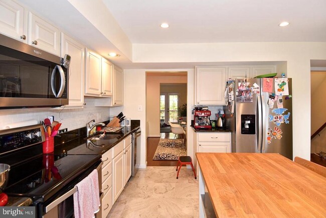 Building Photo - 5449 Grove Ridge Way