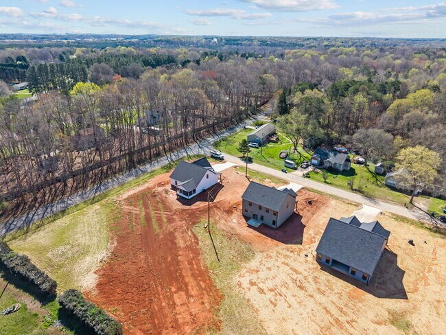 Building Photo - New Salisbury 4 bedroom 2.5 bathroom