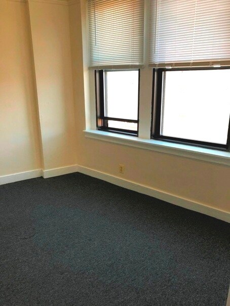 Building Photo - 477 Commonwealth Ave