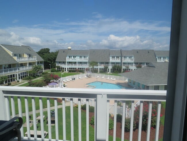Building Photo - Pebble Beach I302