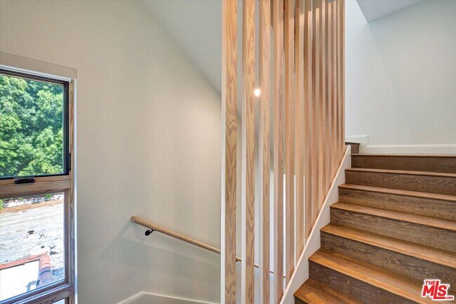 Building Photo - 1249 N Formosa Ave