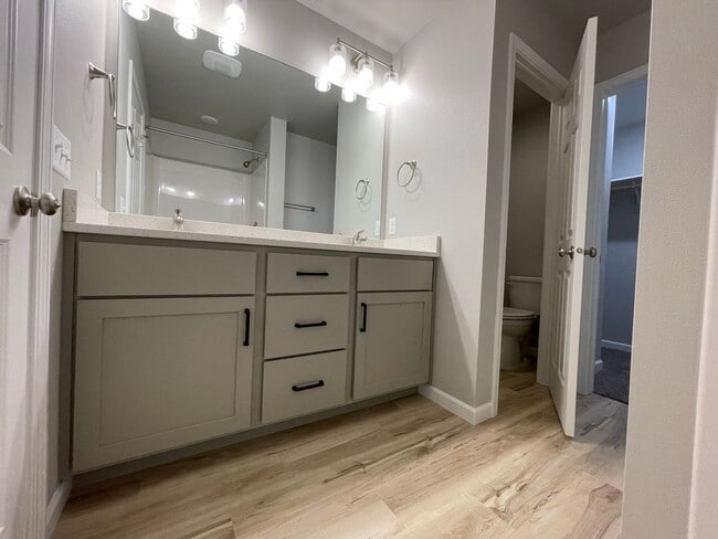 Building Photo - Modern Designed Home with Second Family Room