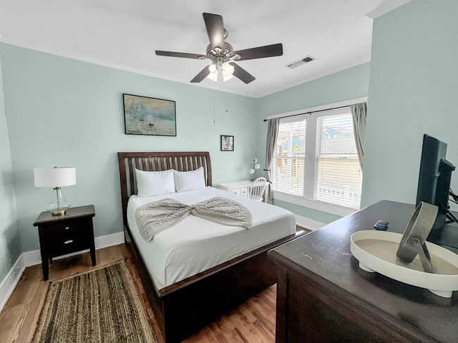 Building Photo - 1504 Christopher Columbus Blvd