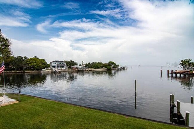 Building Photo - 1361 Snell Isle Blvd NE