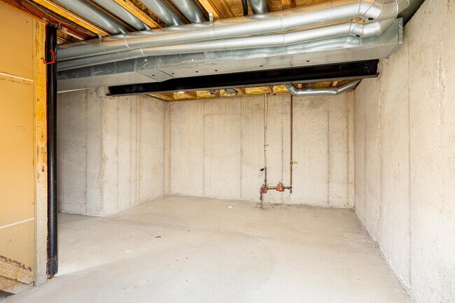 Building Photo - 8312 N Warwick Ct