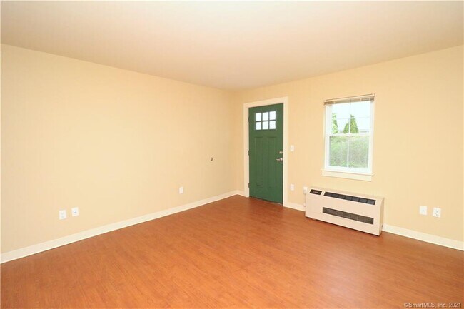 Building Photo - 128 Custer St