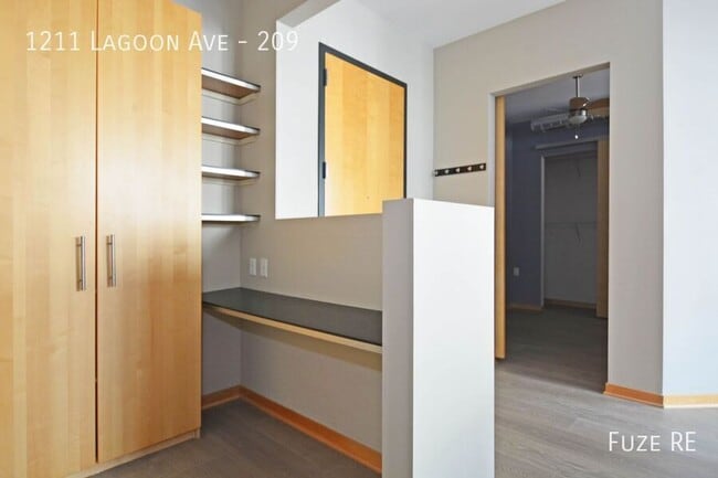 Building Photo - 1211 Lagoon Ave