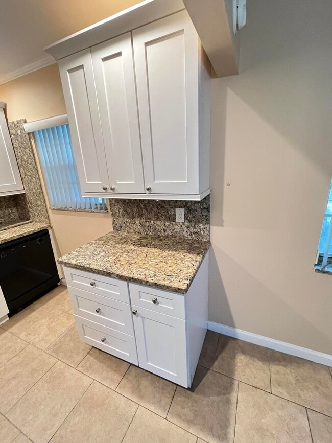 Building Photo - 133 Salisbury E